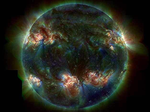 Обои картинки фото темное, палящее, солнце, космос