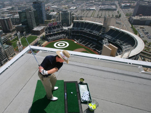 Картинка удар яблочко разное люди