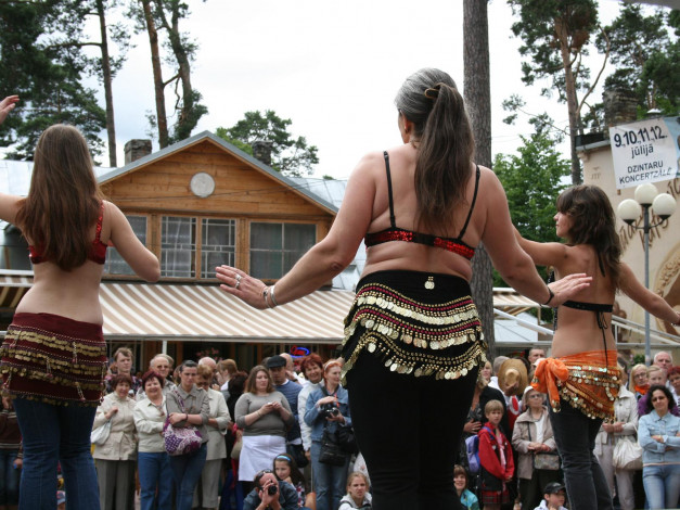 Обои картинки фото юрмала, праздник, улицы, йомас, разное, люди