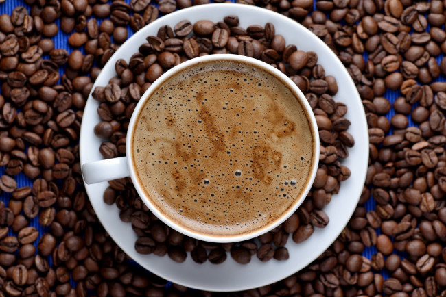 Обои картинки фото еда, кофе,  кофейные зёрна, зерна, напиток, чашка