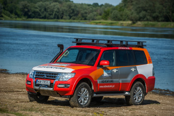 Картинка автомобили mitsubishi adventure pajero 2015г