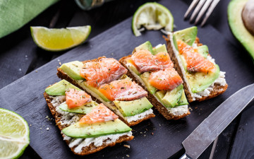 Картинка еда бутерброды +гамбургеры +канапе лайм рыба специи fish нож хлеб авокадо bread spice доска