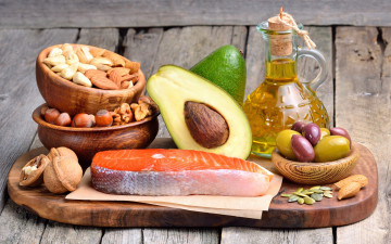 Картинка еда разное olive рыба fish орехи nuts авокадо масло доска оливки
