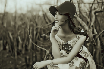 Картинка календари компьютерный+дизайн calendar женщина 2019 сидеть улыбка девушка шляпа