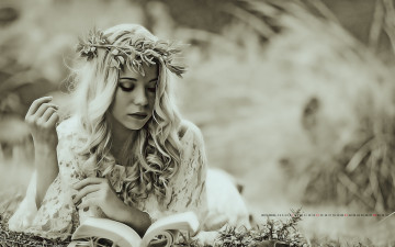 Картинка календари компьютерный+дизайн 2019 книга девушка венок женщина calendar