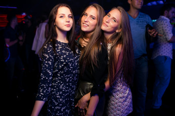 Картинка девушки -+группа+девушек красивая девушка ночной клуб