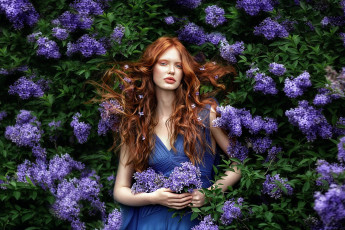 Картинка девушки -+рыжеволосые+и+разноцветные сирень куст рыжие волосы
