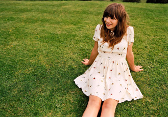 Картинка девушки -+брюнетки +шатенки шатенка платье лужайка