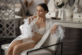 Картинка девушка+-+girl девушки -+брюнетки +шатенки девушка женщина брюнетка темноволосая сексуальная модель звезда позирует разная обувь верхняя стильная одежда нижнее эротическое бельё трусы лифчик колготки чулки аксессуары макияж и множество элементов на фотографии