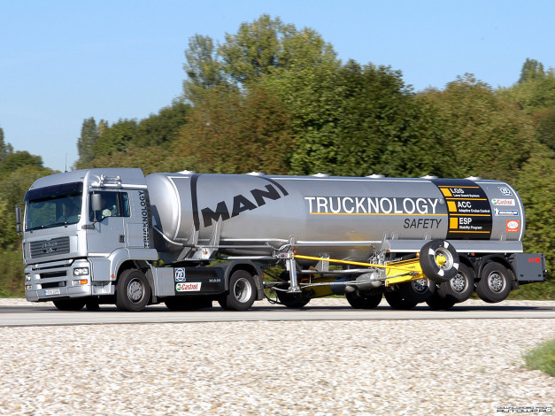 Обои картинки фото автомобили, man