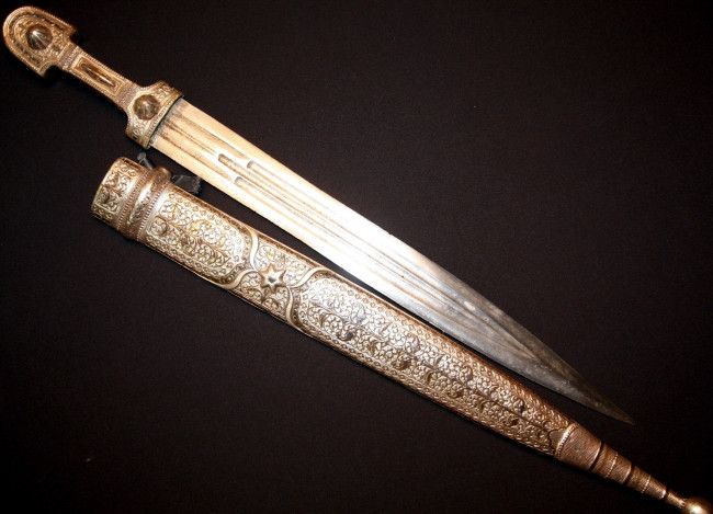 Обои картинки фото кавказский, кинжал, оружие, холодное, чеканка, ножны