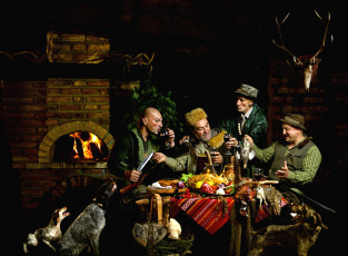 Картинка мужчины unsort охотники собаки камин трапеза