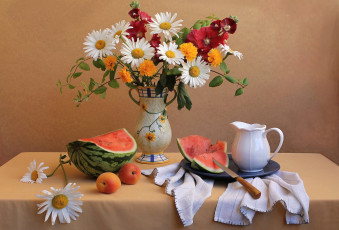 Картинка еда натюрморт абрикосы ромашки арбуз мальвы