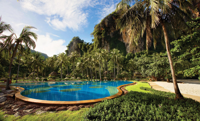 Обои картинки фото остров, krabi, таиланд, интерьер, бассейны, открытые, площадки, курорт, тропики, горы, бассейн