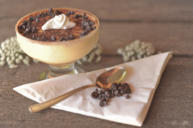 Обои картинки фото еда, мороженое, десерты, ложка, шоколад, тирамису