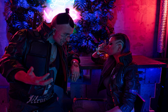 Обои картинки фото разное, cosplay , косплей, парень, киберпанк, разговор, девушка