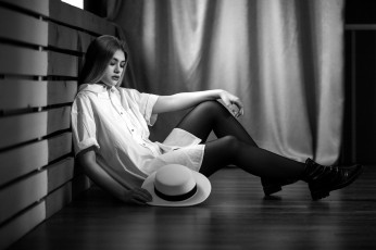 Картинка девушки -+черно-белые монохром