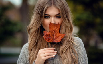 Картинка девушки -+брюнетки +шатенки шатенка кленовый лист