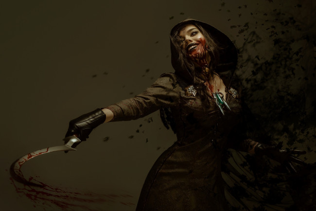 Обои картинки фото девушки, - креатив,  косплей, плащ, кровь, серп