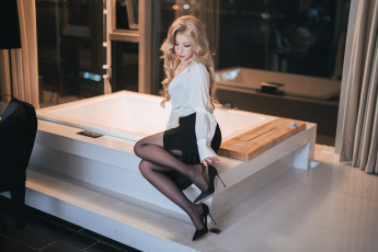 Картинка rioko+ryoko девушки девушка женщина блондинка светловолосая сексуальная модель звезда позирует разная обувь верхняя стильная одежда нижнее эротическое бельё трусы лифчик колготки чулки аксессуары макияж и множество элементов на фотографии