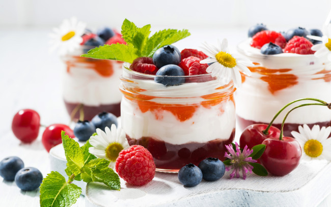 Обои картинки фото еда, мороженое,  десерты, мята, десерт, ягоды, малина, голубика