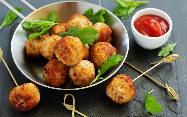 Обои картинки фото еда, мясные блюда, соус, кетчуп, мясные, тефтели