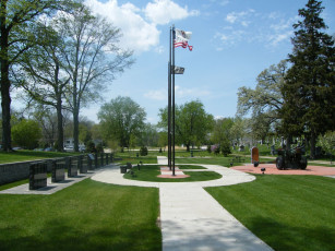 Картинка veteran`s park memorial города памятники скульптуры арт объекты сша мемориал флаг