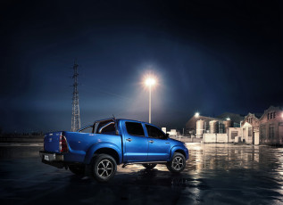 Картинка 2013 toyota hilux invincible автомобили ночь огни город