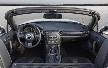 Картинка автомобили спидометры торпедо mazda