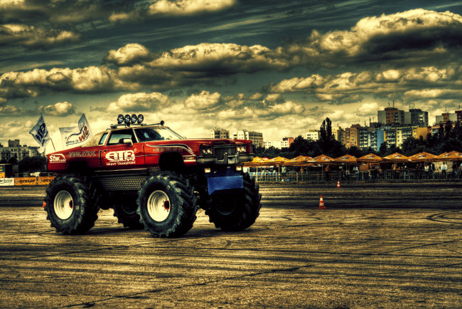 Обои картинки фото автомобили, выставки, уличные, фото, little, bigger