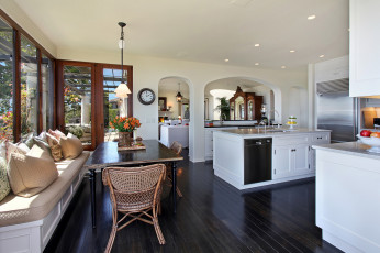 Картинка интерьер кухня цветы стиль люстры