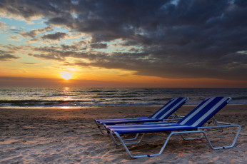 Картинка природа восходы закаты океан пляж шезлонги вечер
