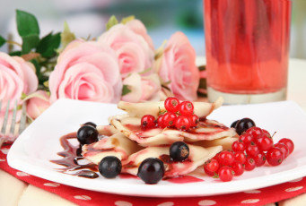 Картинка еда пельмени +манты +вареники смородина компот вареники розы