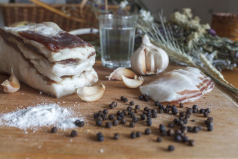 Картинка еда разное водка перец сало чеснок