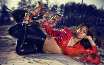 Картинка девушки -unsort+ креатив куртка очки браслет тату