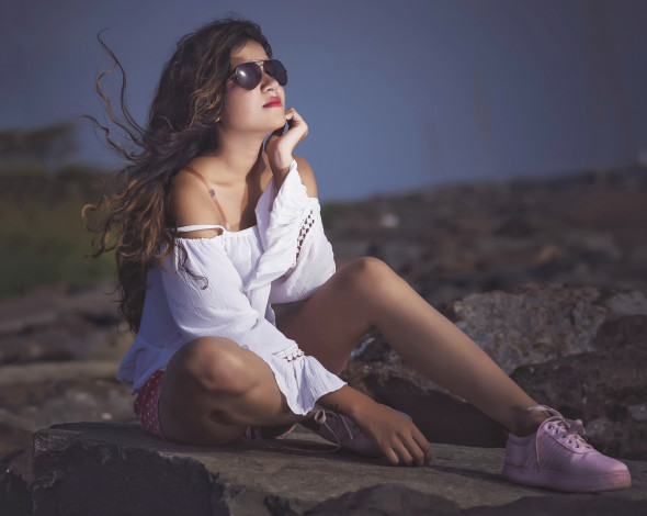 Обои картинки фото девушки, -unsort , брюнетки, темноволосые, взгляд, лицо