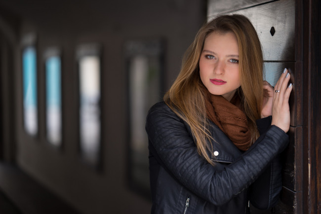 Обои картинки фото девушки, -unsort , брюнетки, темноволосые, взгляд, лицо