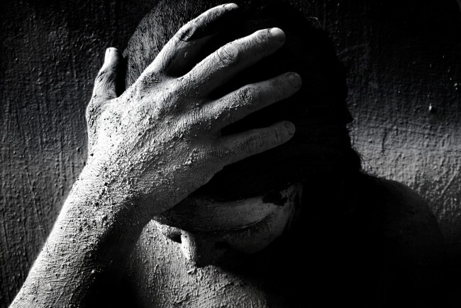 Обои картинки фото разное, компьютерный дизайн, стена, рука, девушка