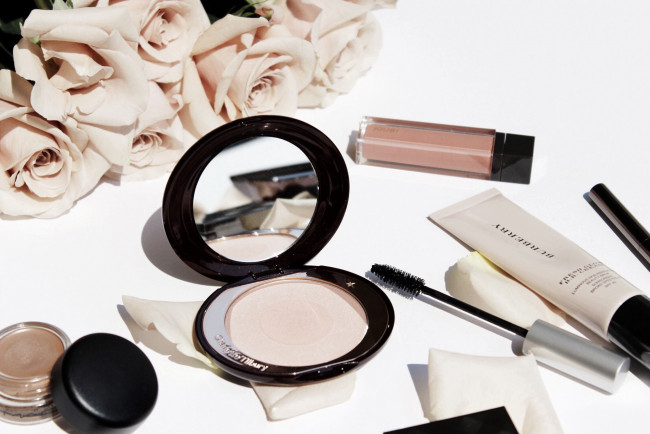 Обои картинки фото разное, косметические средства,  духи, пудра, косметика, крем, тушь, розы