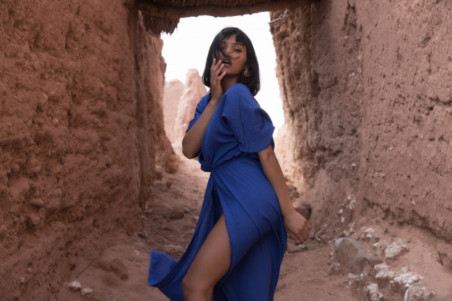 Обои картинки фото angel constance, девушки, angel, constance, девушка, модель, брюнетка, красотка, стройная, сексуальная, смуглая, поза, знойная, жгучая, флирт, макияж, взгляд