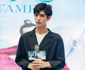 Картинка мужчины wang+hao+xuan ван хао сюань