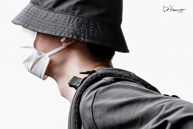 Обои картинки фото мужчины, wang yi bo, панамка, маска