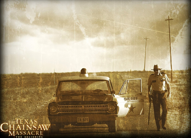 Обои картинки фото кино фильмы, the texas chainsaw massacre,  the beginning, полицейский, шериф, машина, дорога, поля