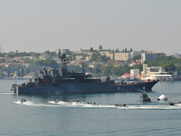 Обои картинки фото корабли, крейсеры, линкоры, эсминцы, бдк азов, гвардейский, большой десантный корабль, проект 775м, черноморский флот