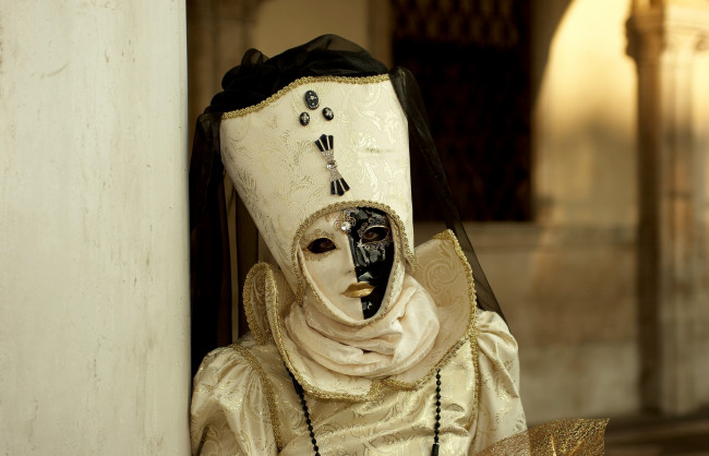 Обои картинки фото разное, маски, карнавальные, костюмы, черно-белый, венеция