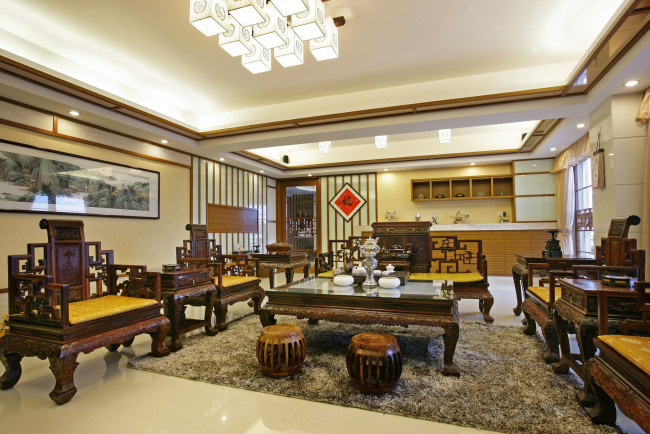 Обои картинки фото интерьер, гостиная, стол, посуда, стулья