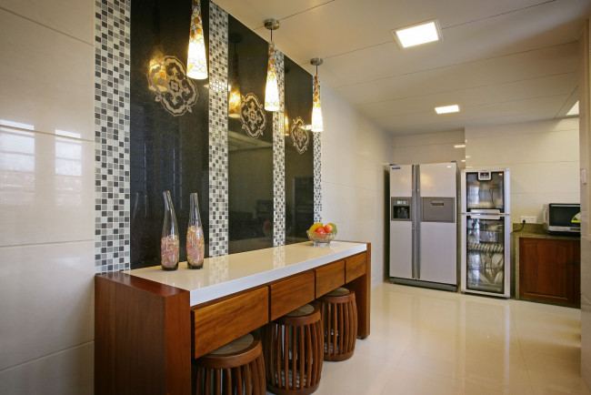 Обои картинки фото интерьер, кухня, стол, холодильник