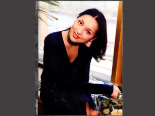 Картинка алсу музыка брюнетка улыбка цветы