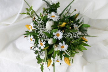 Картинка цветы букеты композиции тюльпаны ромашки гипсофила