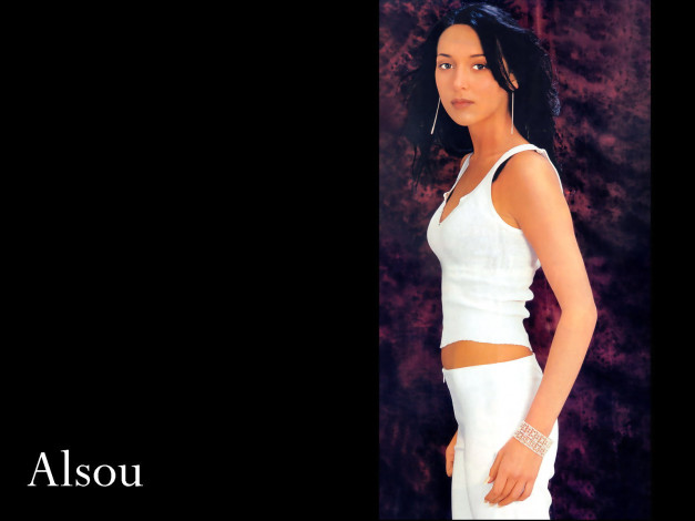 Обои картинки фото алсу, музыка, белый, костюм, брюнетка